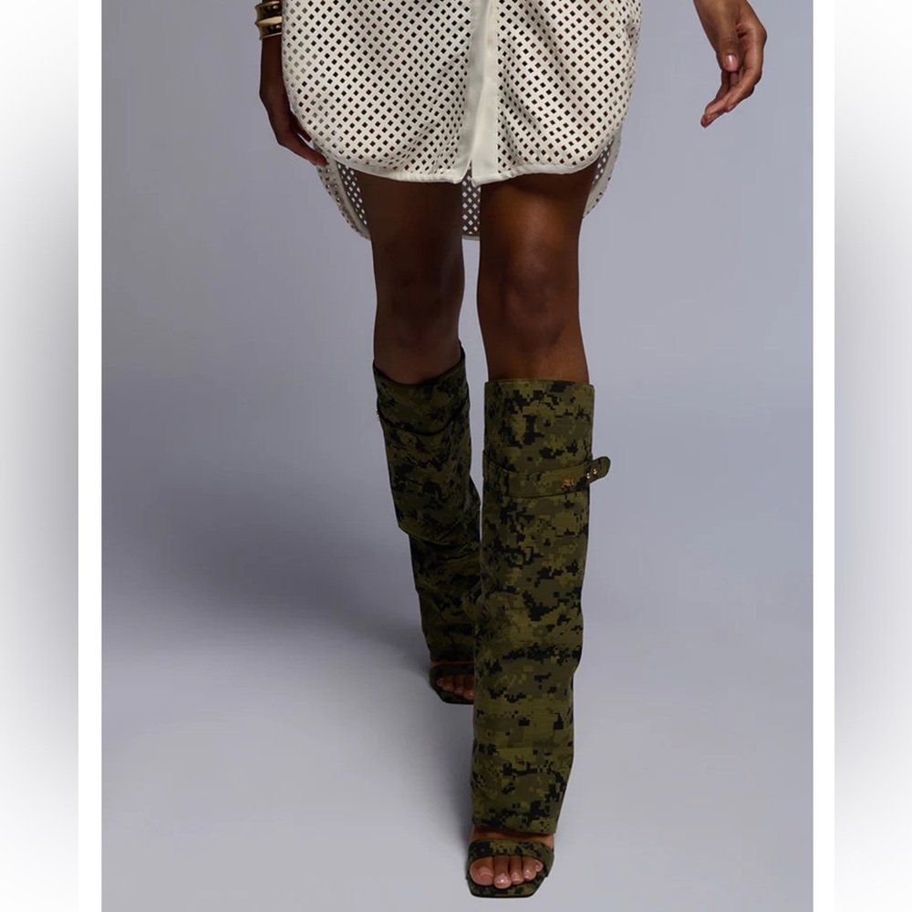 AZALEA WANG MARIETTA FOLD OVER OPEN TOE SANDAL BOOT IN CAMO - SIZE 7 - NWT - Picture 2 of 14